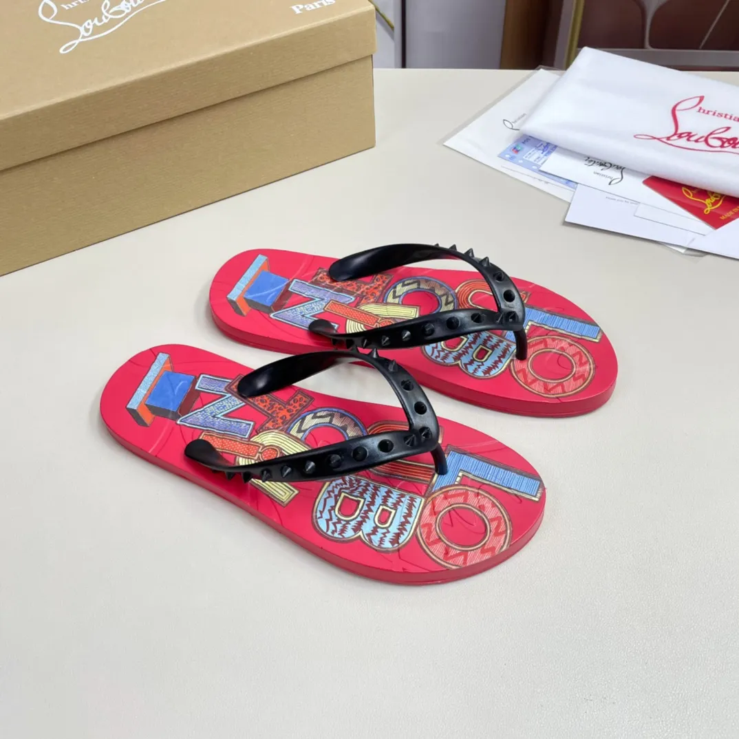 [CL red sole shoes] P: 280💰 size 38-45 Men’s classic slippers, made on the official website 1:1, the original factory specializes in original materials ➖ OEM 3D printing pattern production ➖ Original ultra-light anti-slip outsole. Super fashionable and super comfortable, handsome on the feet, a must-have for men in summer! !